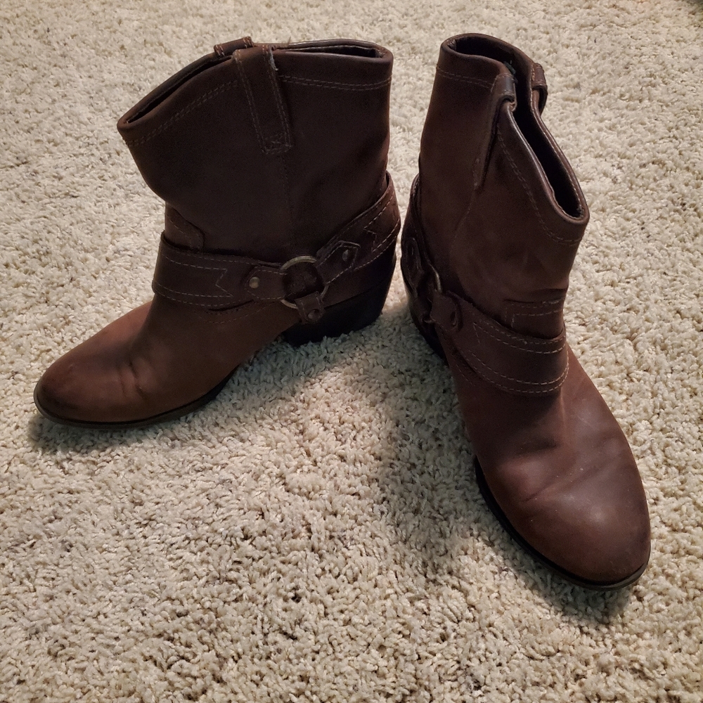 Mossimo brown boots